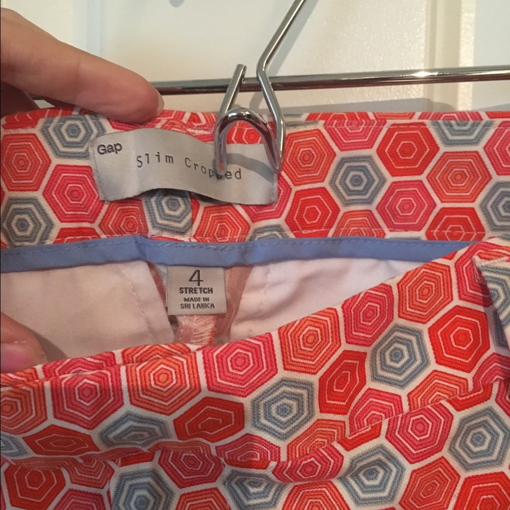 GAP Slim Cropped Geometric Print Capris - Picture 4 of 6